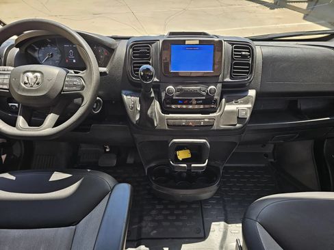 Used 2025 RAM ProMaster 2500 w/ Convenience Group FWD image 17