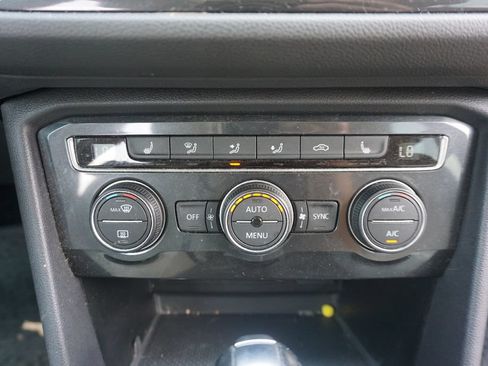 Used 2018 Volkswagen Tiguan SE w/ Panoramic Sunroof Package FWD image 11