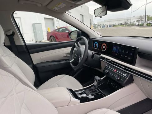Used 2025 Hyundai Tucson SE image 17
