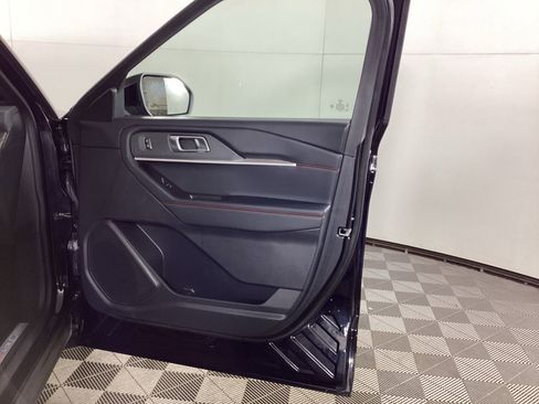 Used 2025 Ford Explorer ST-Line w/ ST-Line Street Pack AWD/4WD image 8
