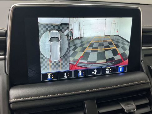 Certified 2022 GMC Yukon AT4 w/ Technology Package AWD/4WD image 6