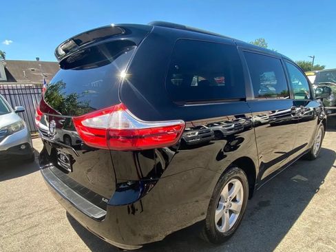 Used 2017 Toyota Sienna LE FWD image 4