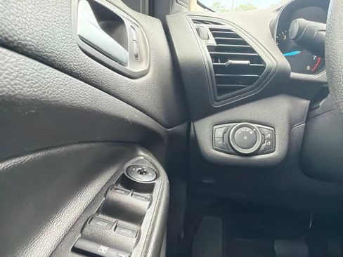 Used 2018 Ford Escape SE FWD image 11