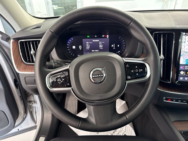 Used 2024 Volvo XC60 B5 Plus AWD/4WD image 27
