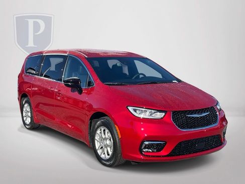 New 2026 Chrysler Pacifica Select image 1