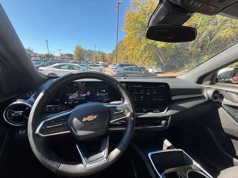 Used 2025 Chevrolet Equinox LT image 33