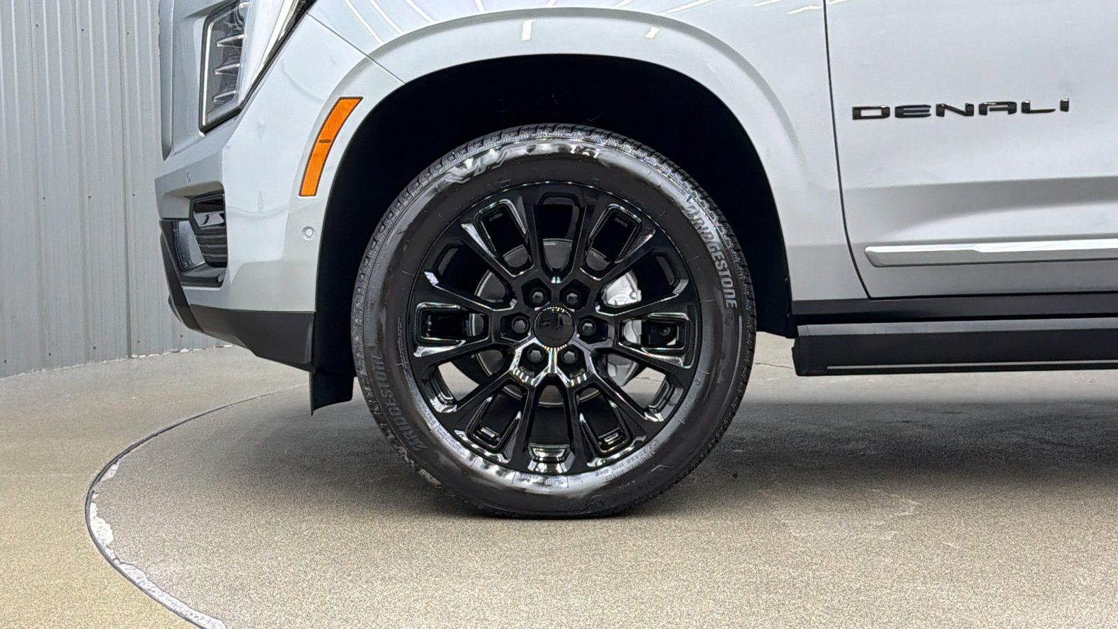 Used 2026 GMC Yukon XL Denali w/ Sun & Power Step Package AWD/4WD image 9