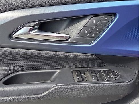 New 2026 Chevrolet Equinox EV LT image 15