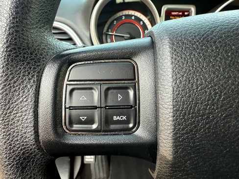 Used 2014 Dodge Journey SXT image 22