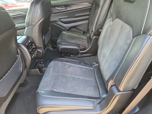 Used 2024 Jeep Grand Cherokee L Laredo RWD image 7