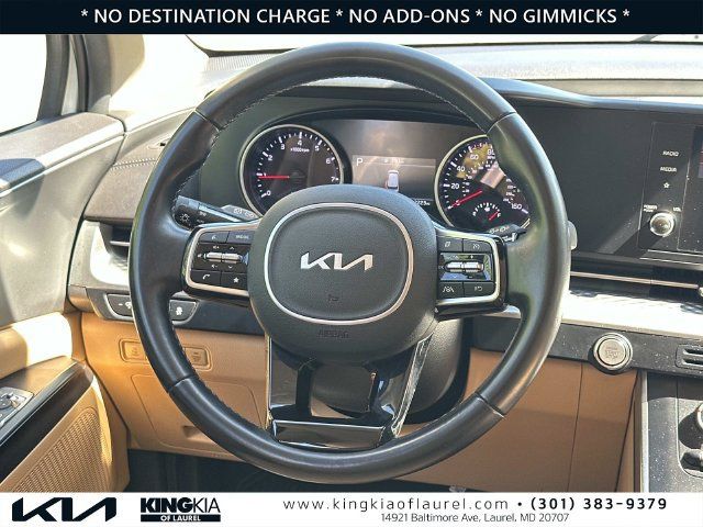 Used 2023 Kia Carnival LX FWD image 8