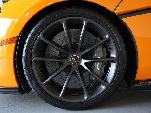 Used 2018 McLaren 570S Spider image 28