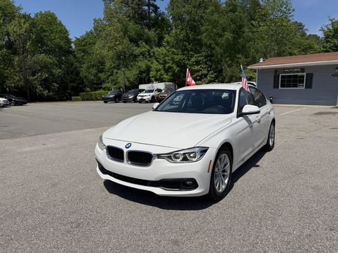 Used 2018 BMW 320i xDrive Sedan AWD/4WD image 1