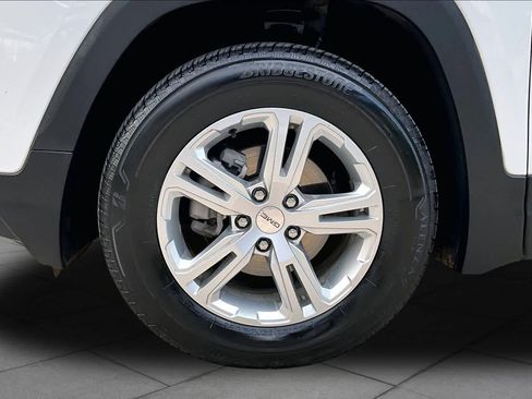 Used 2024 GMC Terrain SLE AWD/4WD image 10