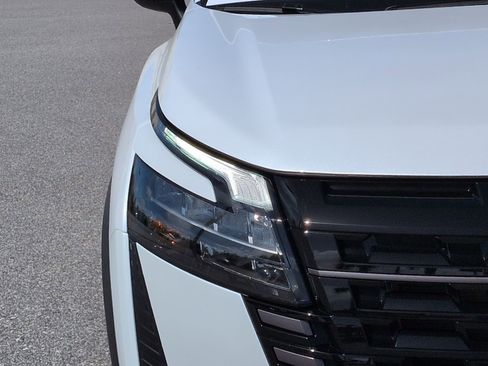 New 2026 Nissan Pathfinder SL image 11