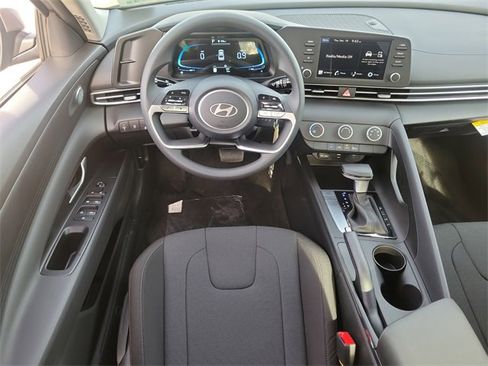 New 2026 Hyundai Elantra SE image 7
