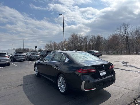 Used 2024 BMW 530i image 3