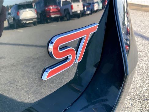 Used 2024 Ford Explorer ST w/ Equipment Group 401A image 9