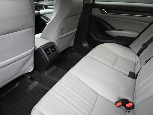 Used 2018 Honda Accord Touring image 21