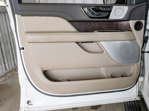 Used 2022 Lincoln Navigator L Reserve AWD/4WD image 44