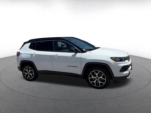 Used 2025 Jeep Compass Limited AWD/4WD image 2