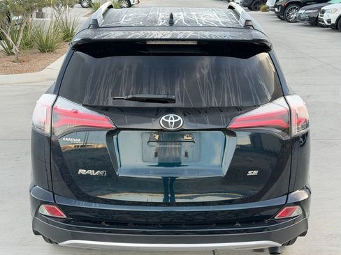Used 2018 Toyota RAV4 SE image 13