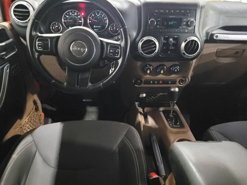 Used 2015 Jeep Wrangler Unlimited Sahara AWD/4WD image 22