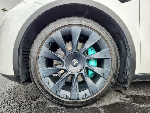 Used 2021 Tesla Model Y Long Range AWD/4WD image 24