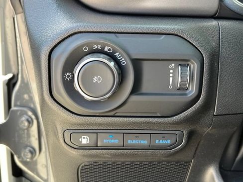 Used 2023 Jeep Wrangler Unlimited AWD/4WD image 22