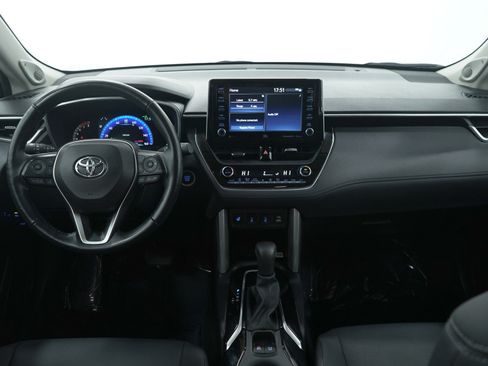 Used 2022 Toyota Corolla Cross XLE image 16