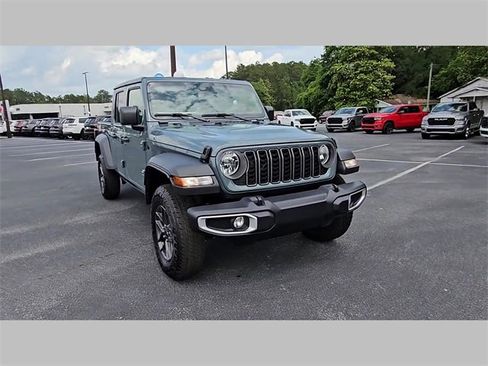 New 2025 Jeep Gladiator Sport image 17