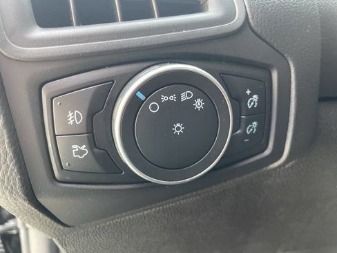 Used 2018 Ford Focus SEL image 24