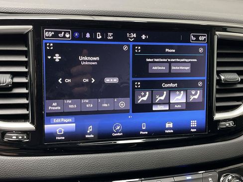 Used 2024 Chrysler Pacifica Touring-L FWD image 18