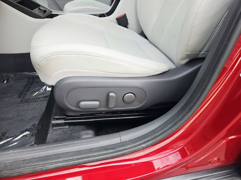 Used 2024 Hyundai Kona Limited AWD/4WD image 37