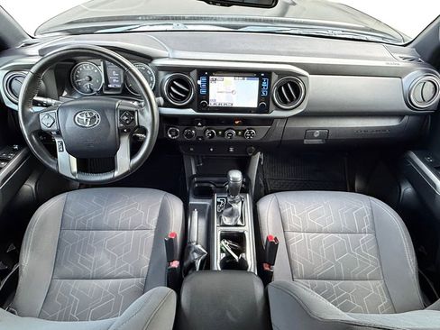 Used 2017 Toyota Tacoma TRD Off-Road w/ Tow Package (A/T) AWD/4WD image 12
