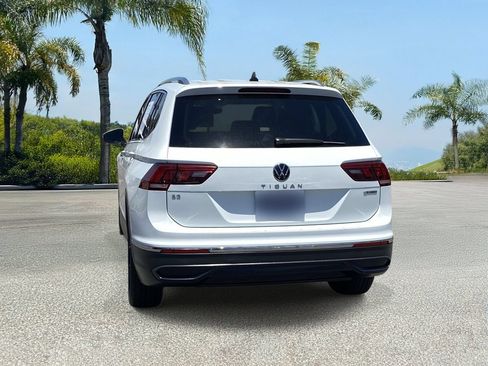 Used 2024 Volkswagen Tiguan SE AWD/4WD image 4