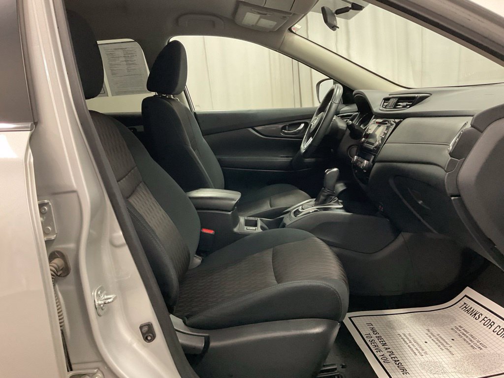 Used 2017 Nissan Rogue SV FWD image 31