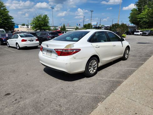 Used 2015 Toyota Camry LE FWD image 5