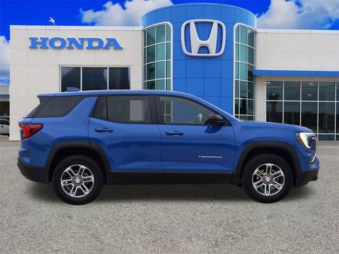 Used 2025 GMC Terrain Elevation image 2