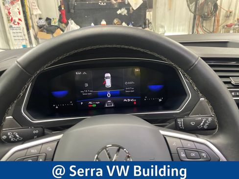 Certified 2024 Volkswagen Tiguan SE w/ Panoramic Sunroof Package AWD/4WD image 23