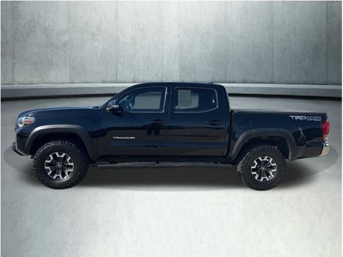 Used 2017 Toyota Tacoma TRD Off-Road w/ Tow Package (A/T) image 2