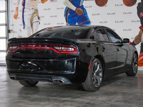 Used 2018 Dodge Charger SXT w/ Blacktop Package image 24