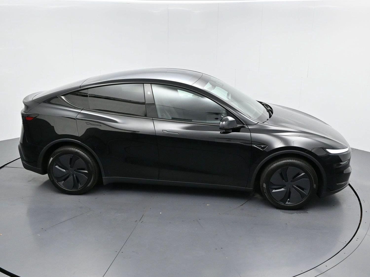 Used 2026 Tesla Model Y 2WD image 32