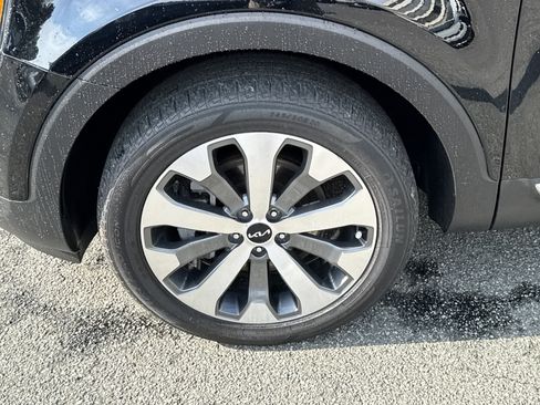 Used 2022 Kia Telluride EX w/ EX Premium Package image 11