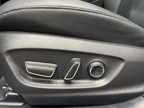 Used 2017 Toyota Prius Four image 23