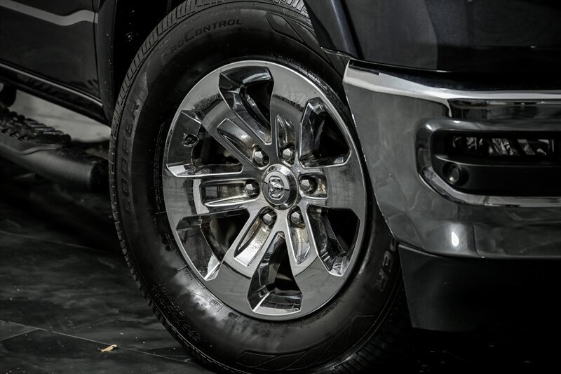 Used 2021 RAM 1500 Laramie AWD/4WD image 3