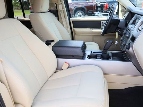 Used 2016 Ford Expedition XLT image 28