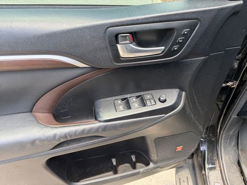 Used 2015 Toyota Highlander Limited Platinum FWD image 24