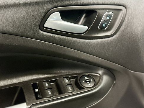 Used 2018 Ford Escape SE w/ SE Sport Appearance Package image 19