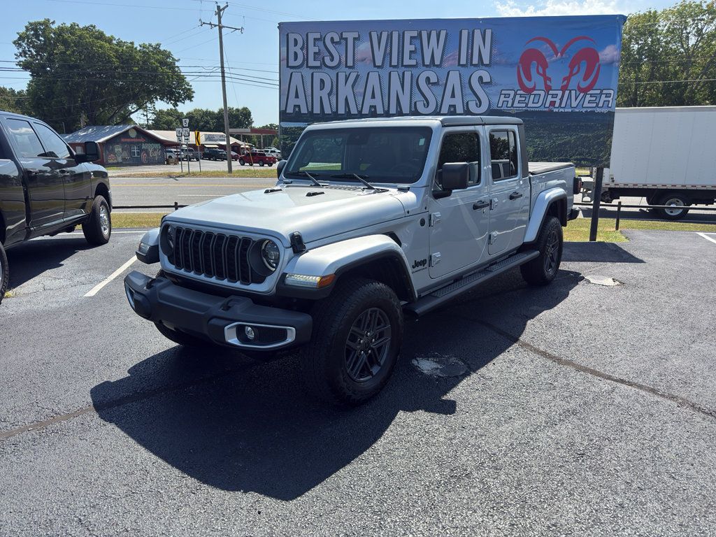 Used 2024 Jeep Gladiator Sport AWD/4WD image 1